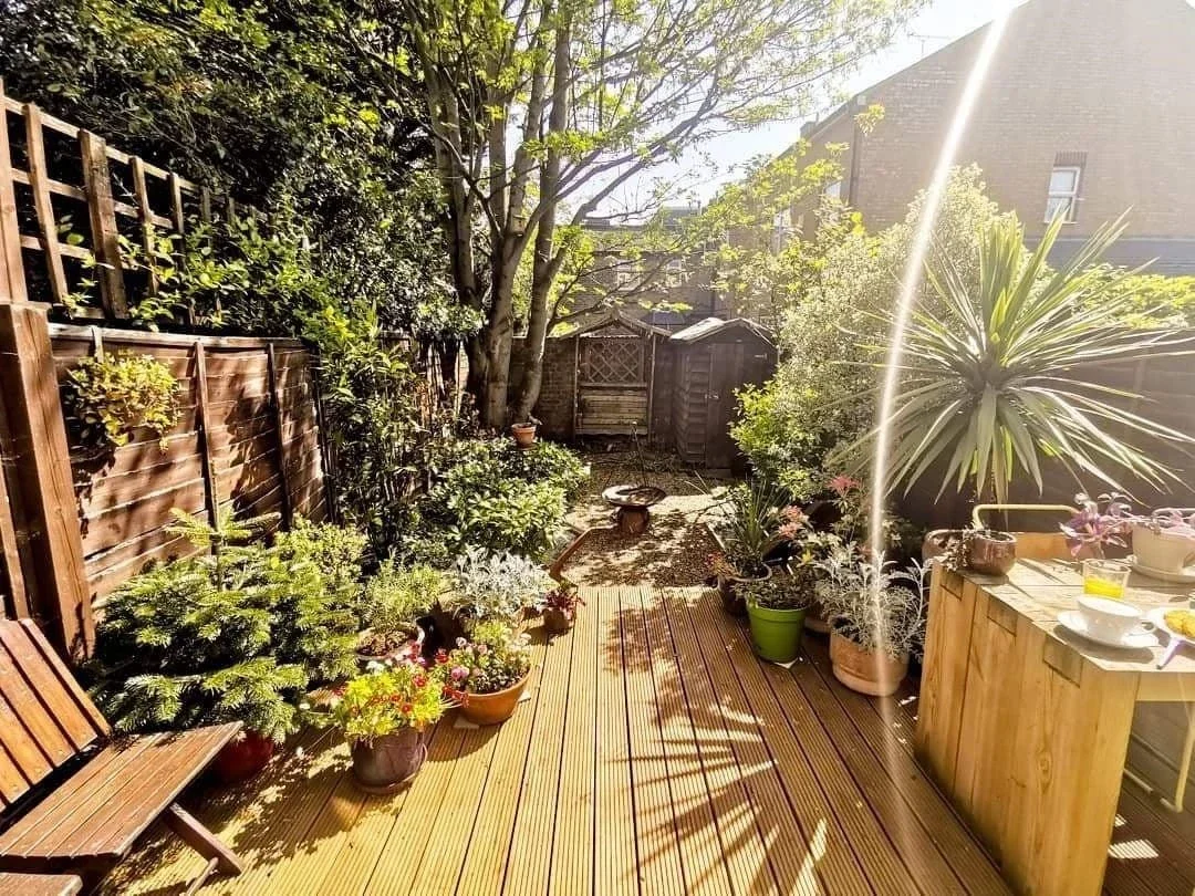 Flat Palmerston Road in Greater London