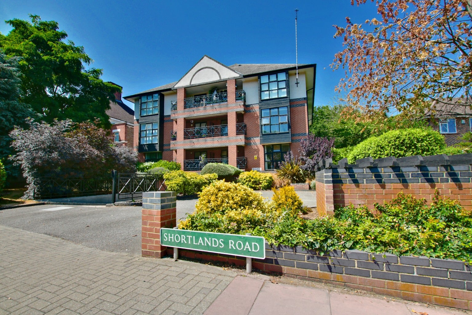 Flat Shortlands Road in Greater London