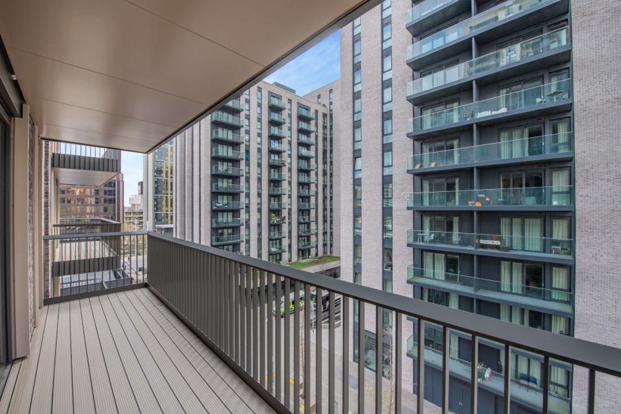 Flat Wellers Way in Greater London
