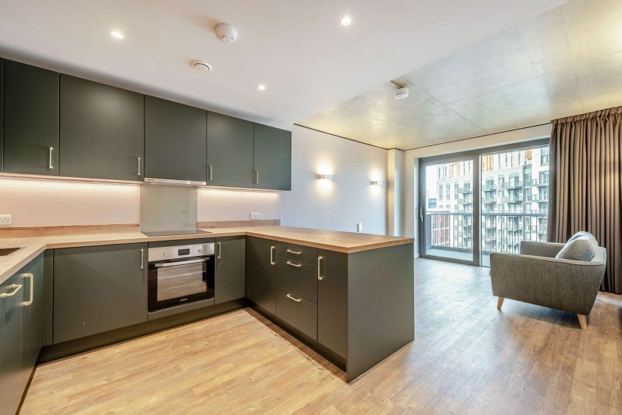 Flat Wellers Way in Greater London