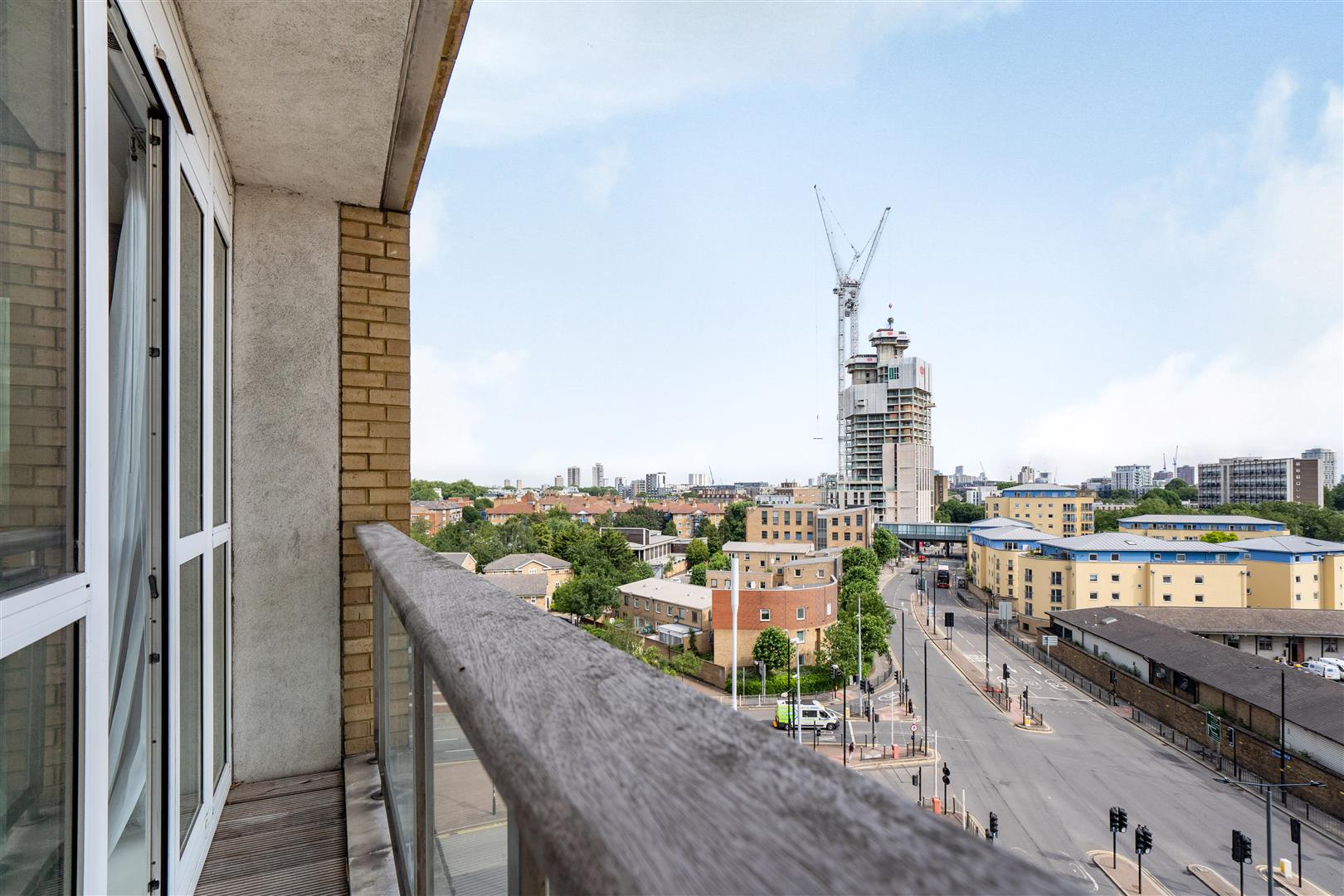Flat Westferry Circus in Greater London