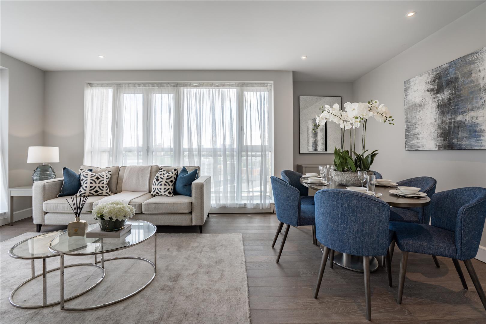 Flat Westferry Circus in Greater London