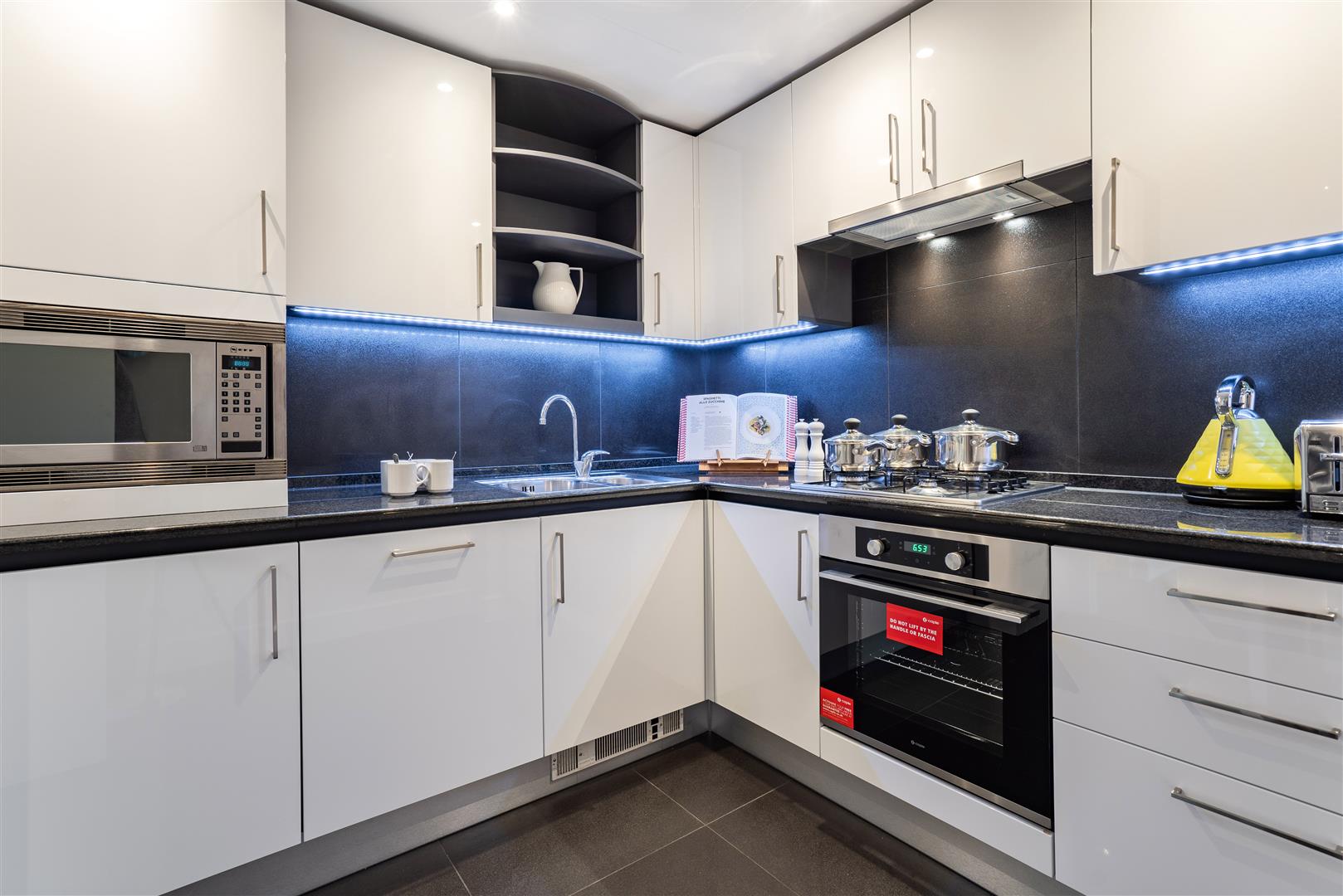 Flat Westferry Circus in Greater London