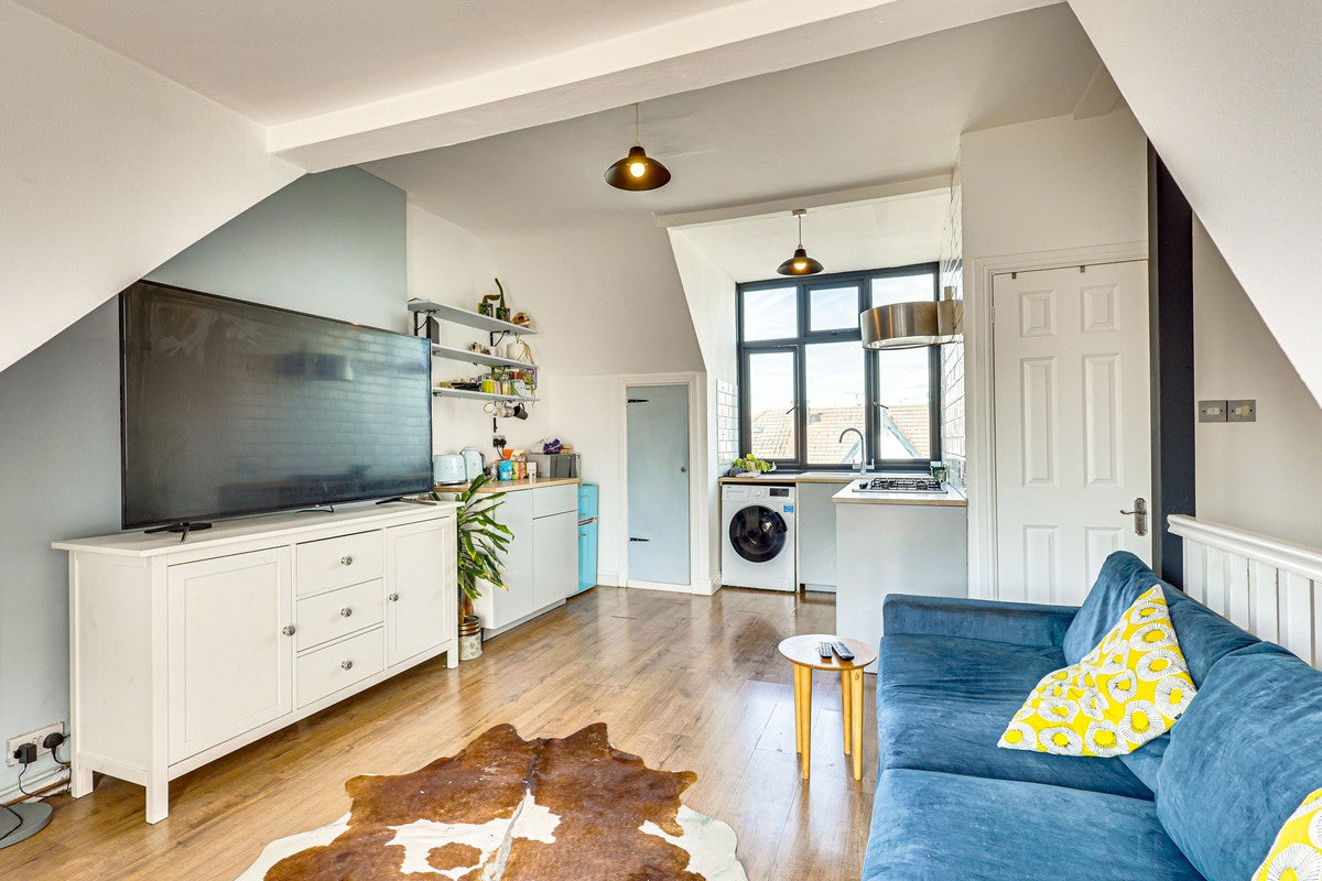 Flat Cornec Chase in Southend-on-Sea