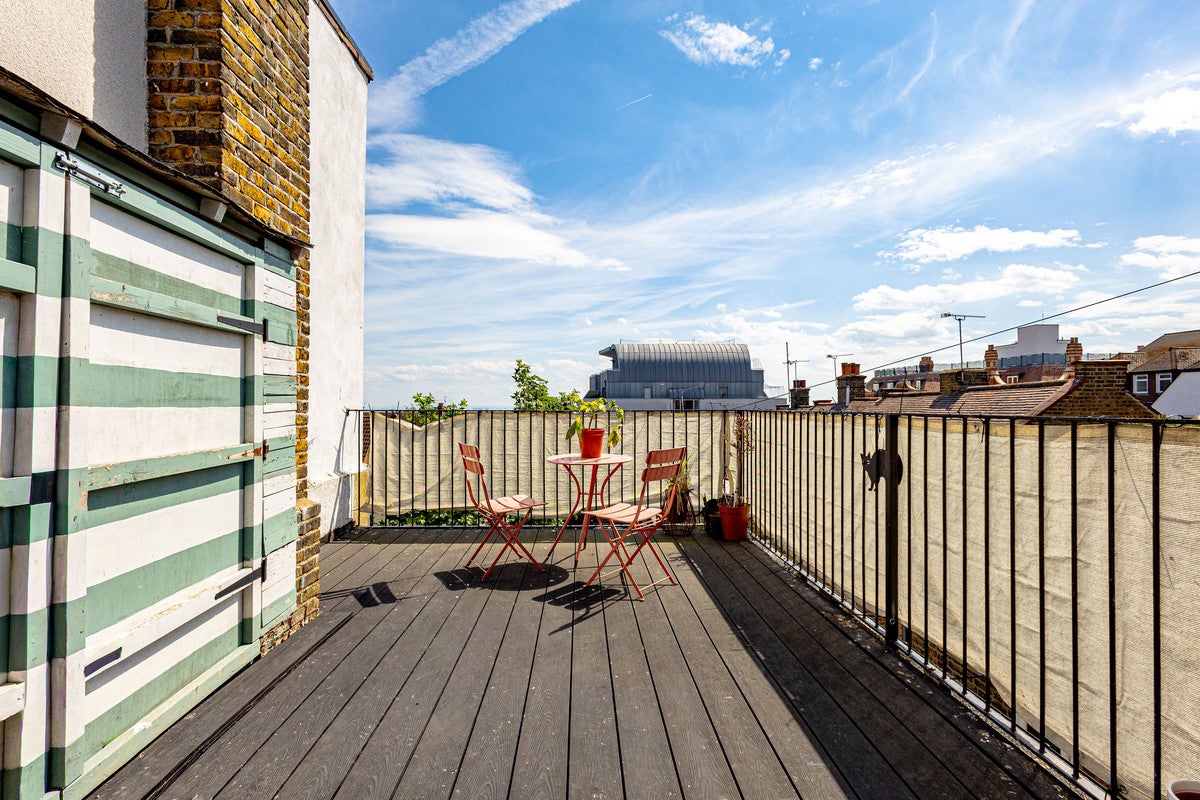 Flat Cornec Chase in Southend-on-Sea