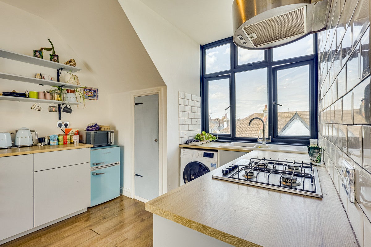 Flat Cornec Chase in Southend-on-Sea