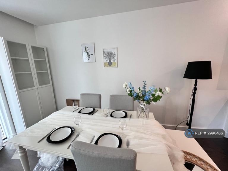 Flat Lanchester Way in Greater London