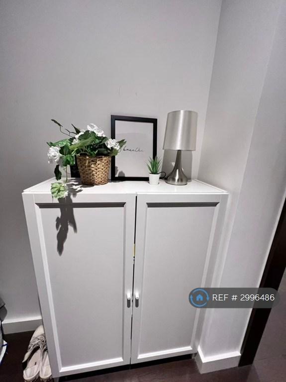 Flat Lanchester Way in Greater London