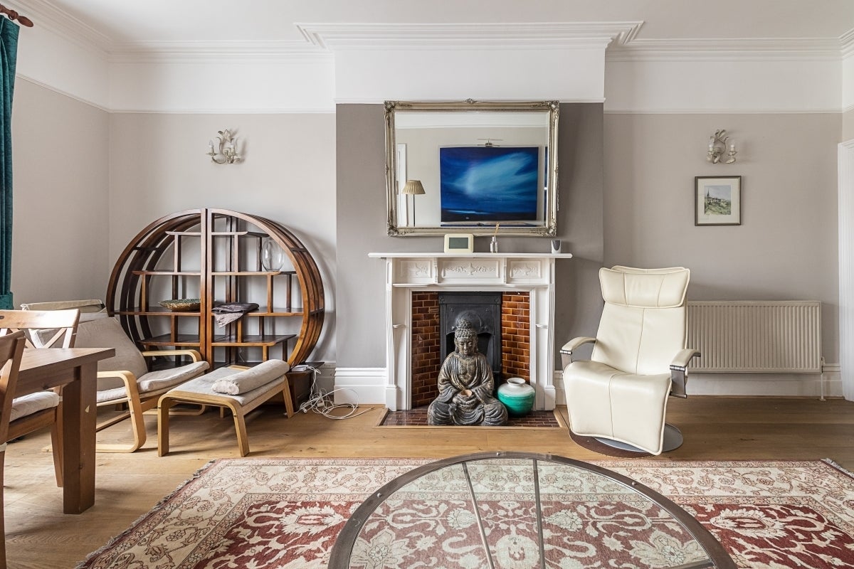 Flat Buckland Crescent in Greater London