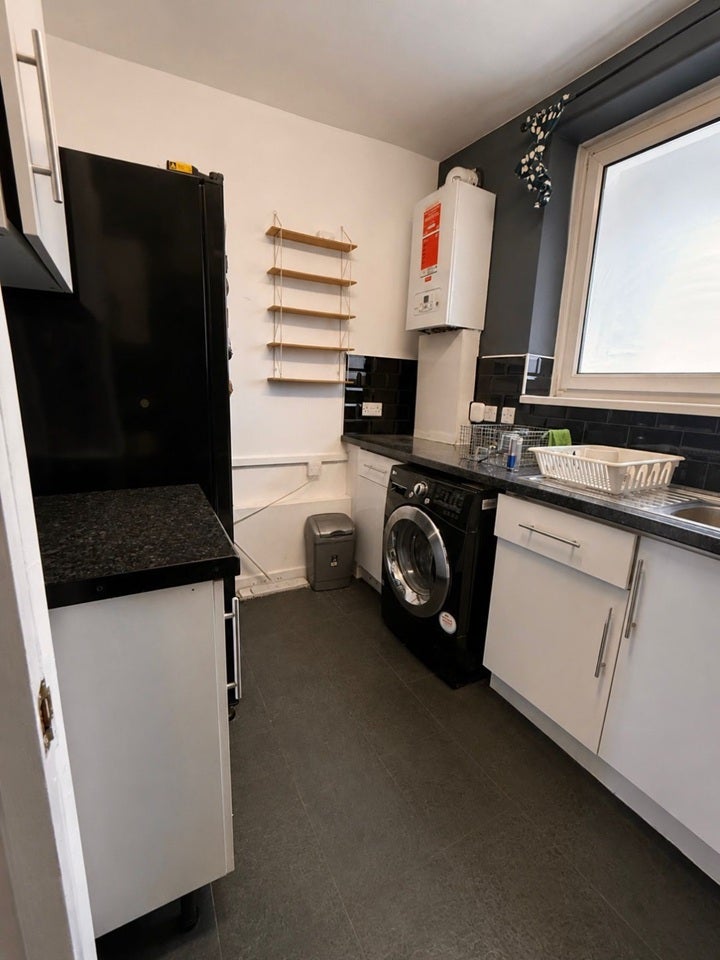 Room Brickfield Road in Greater London