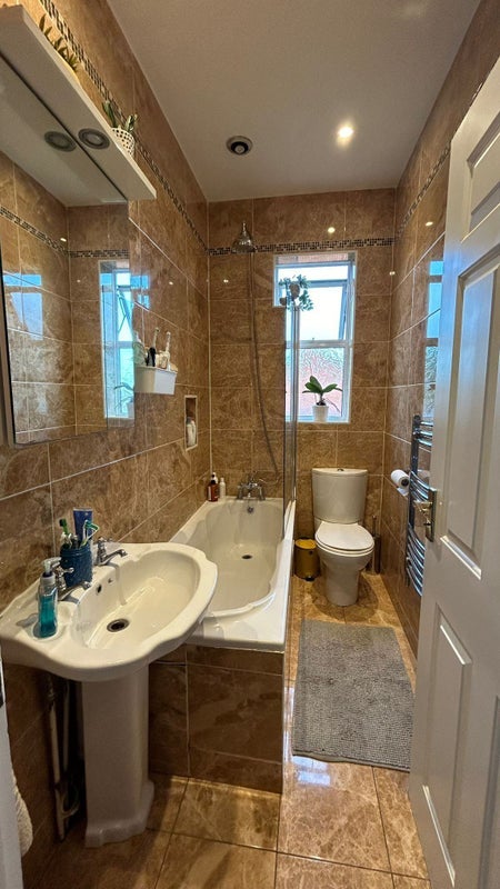 Room Hermon Hill in Greater London