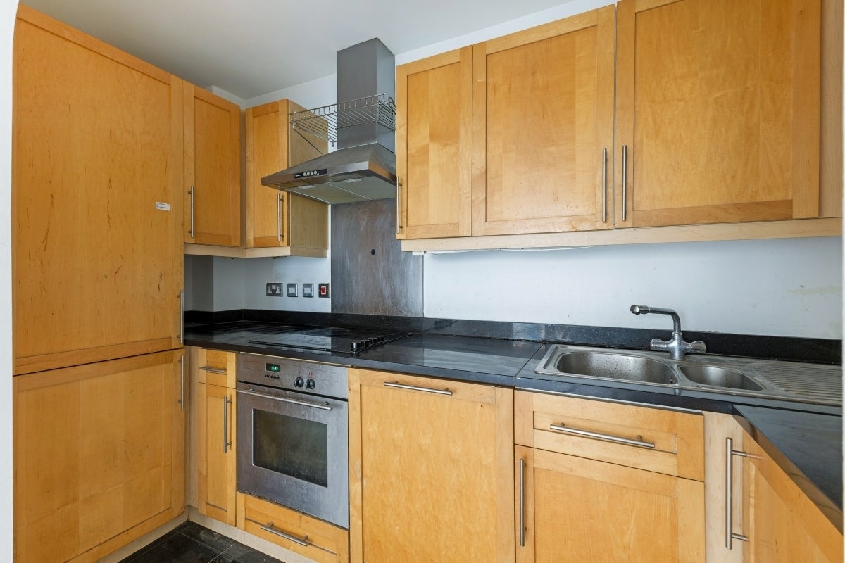 Flat Lyon Road in Greater London