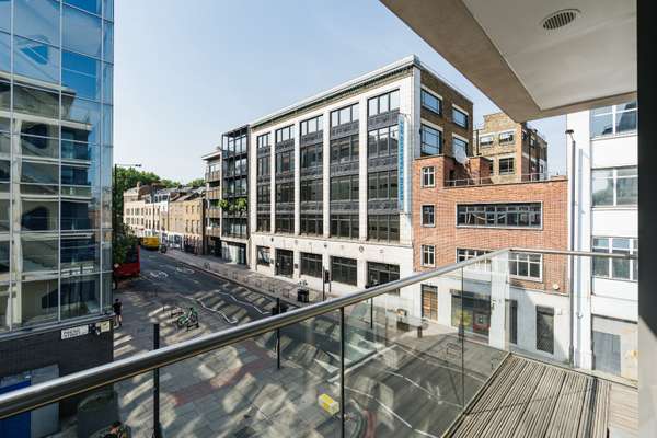 Flat Goswell Road in Greater London