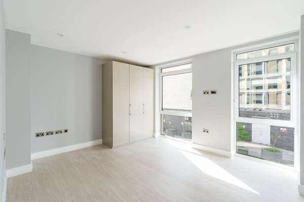 Flat Goswell Road in Greater London