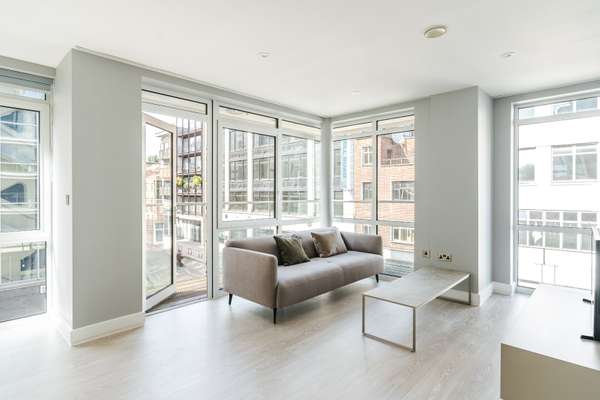 Flat Goswell Road in Greater London