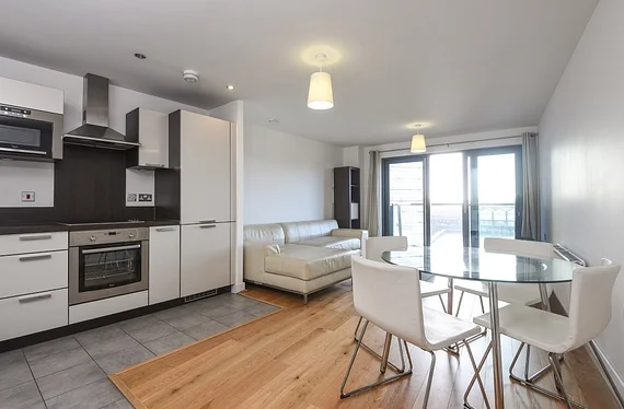 Flat Surrey Quays Road in Greater London