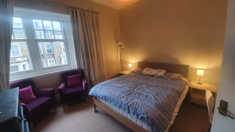 Room Earl's Court Road in Greater London