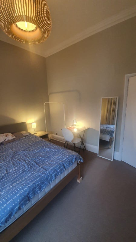 Room Earl's Court Road in Greater London