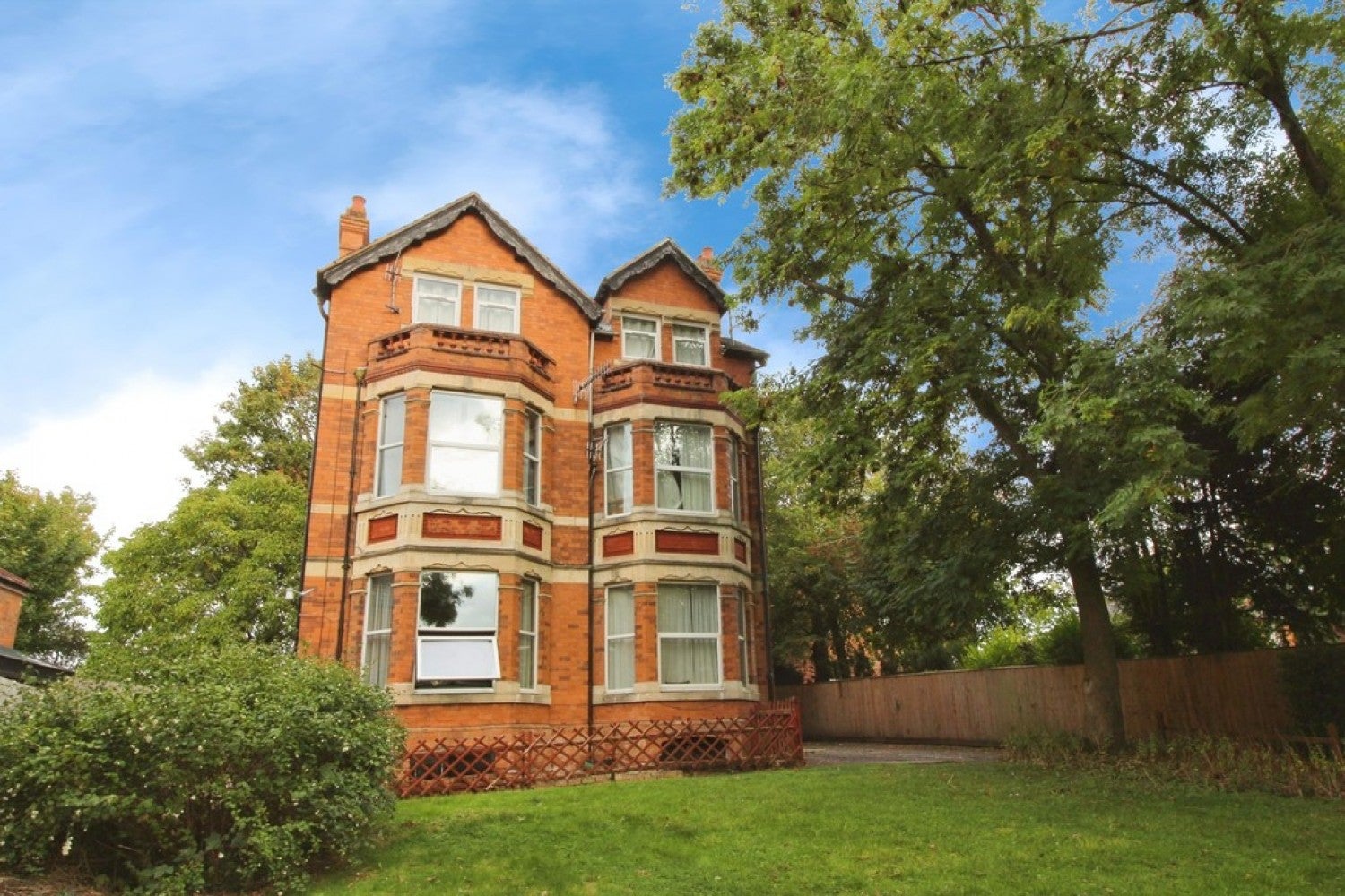 Flat Battenhall Road in Worcester