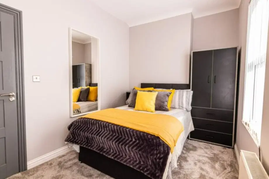Flat Halsbury Road in Liverpool