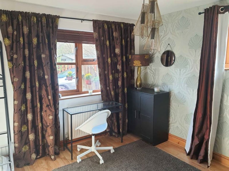 Room Somertrees Avenue in Greater London