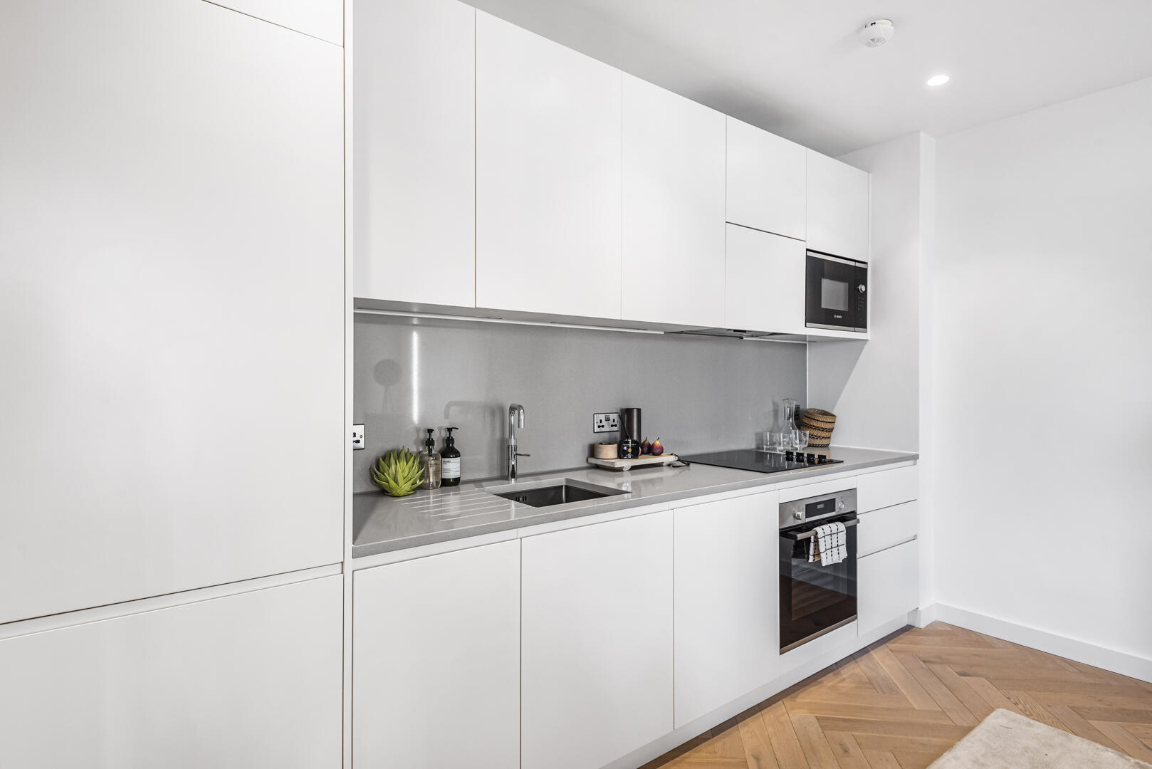 Flat Dudden Hill Lane in Greater London