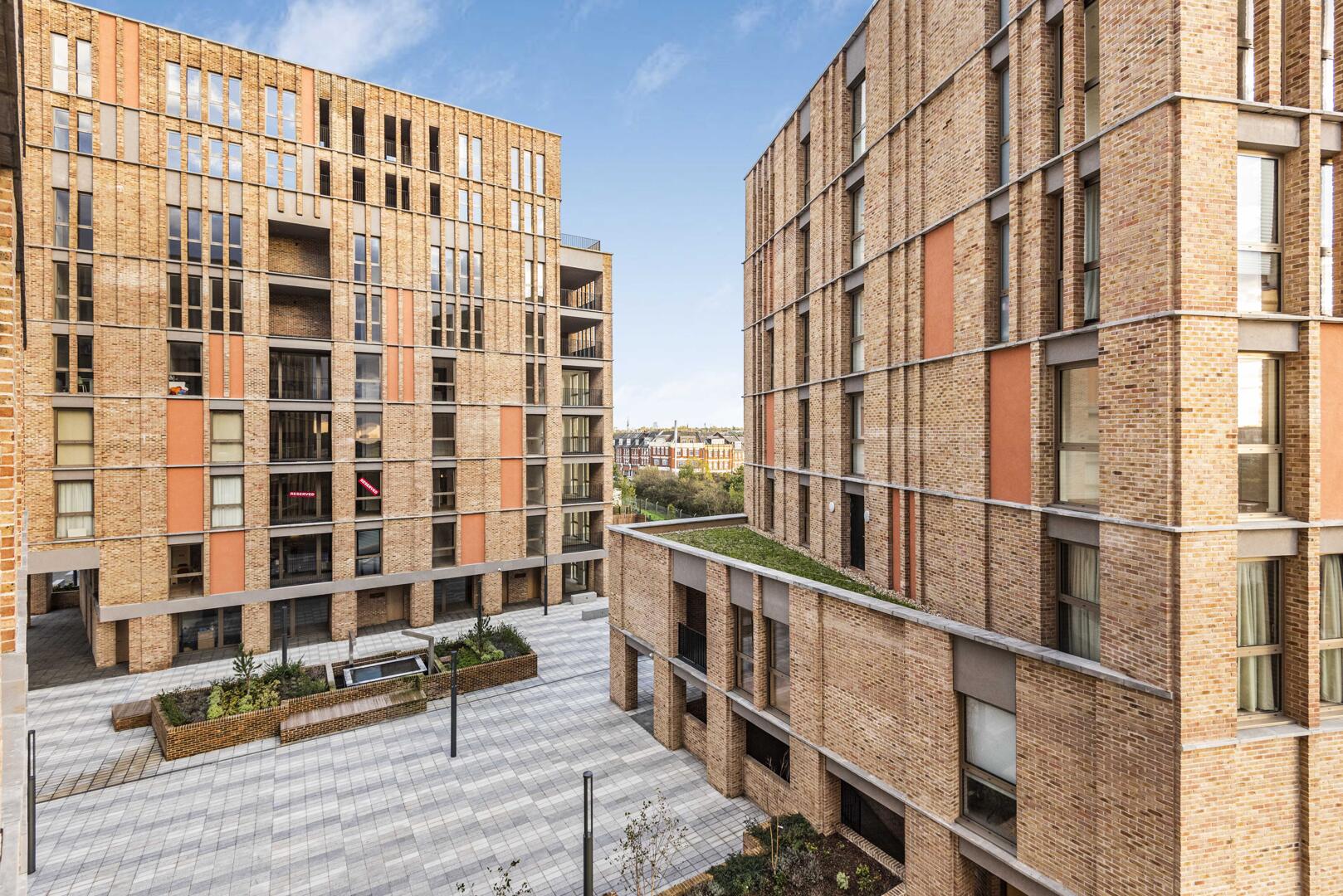 Flat Dudden Hill Lane in Greater London