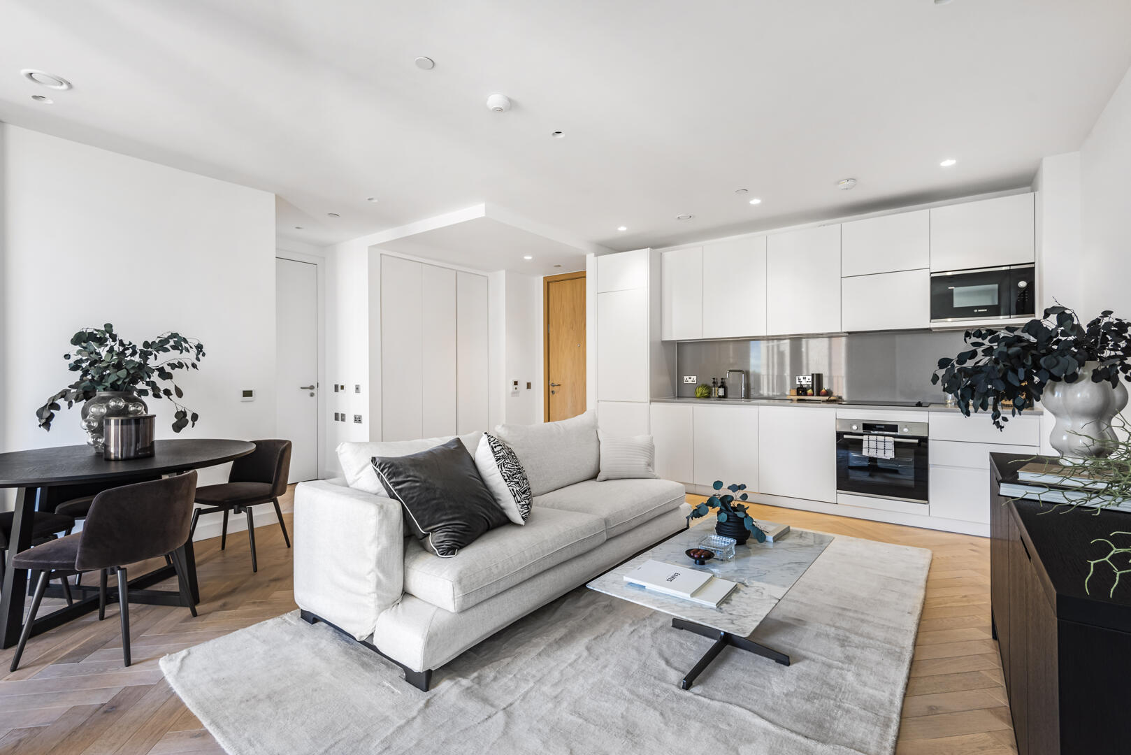 Flat Dudden Hill Lane in Greater London