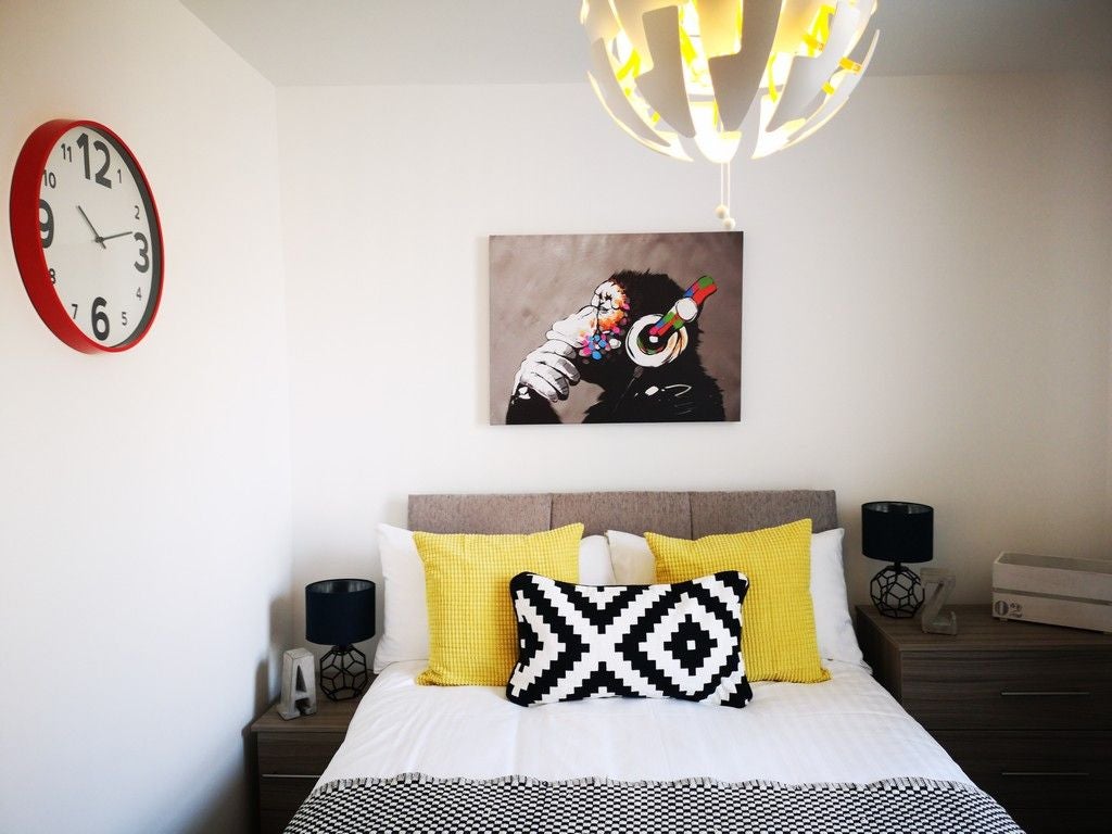 Room Cranbourne Street in Hull