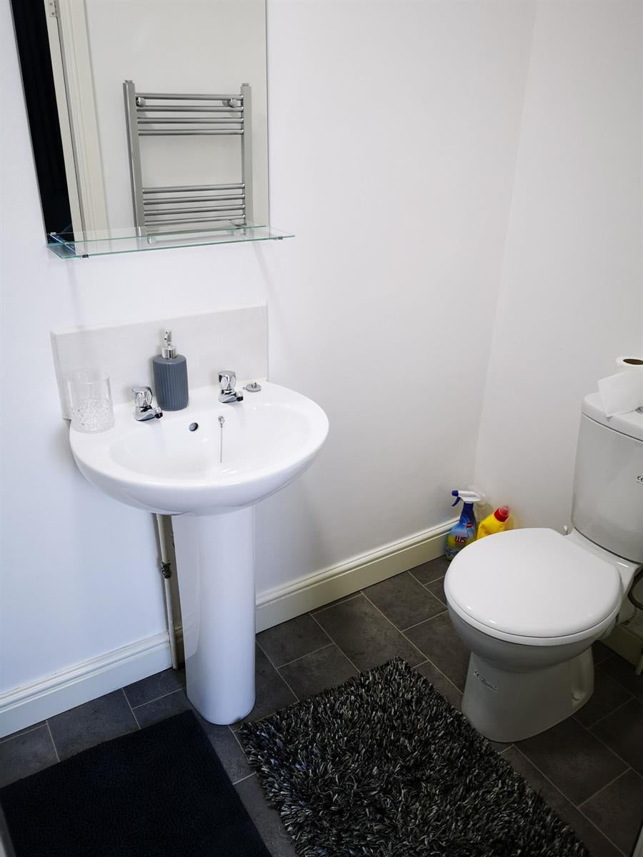 Room Cranbourne Street in Hull