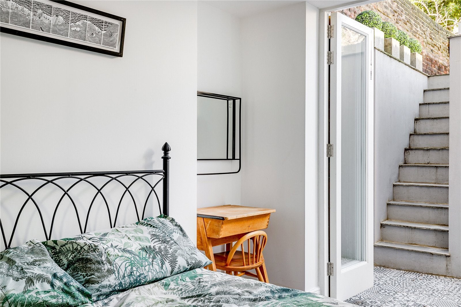 Flat Lonsdale Square in Greater London