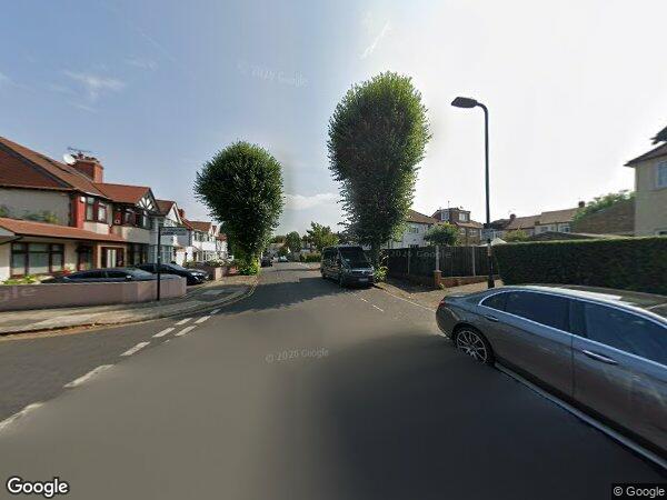 Flat Cleveley Crescent in Greater London