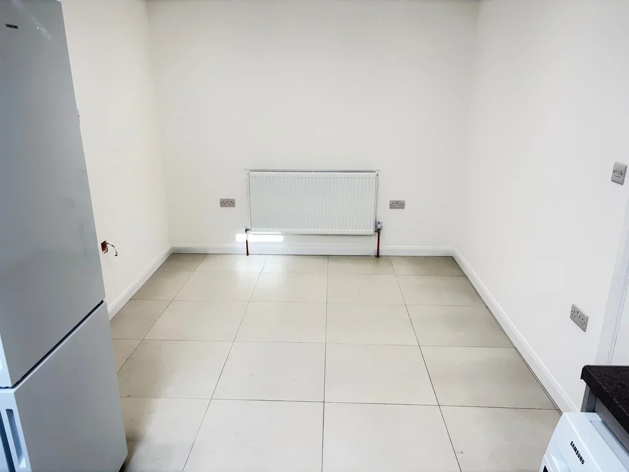 Flat Cleveley Crescent in Greater London