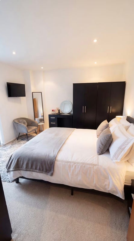 Flat Millharbour in Greater London