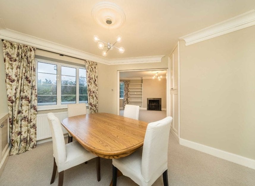Flat Chester Avenue in Greater London