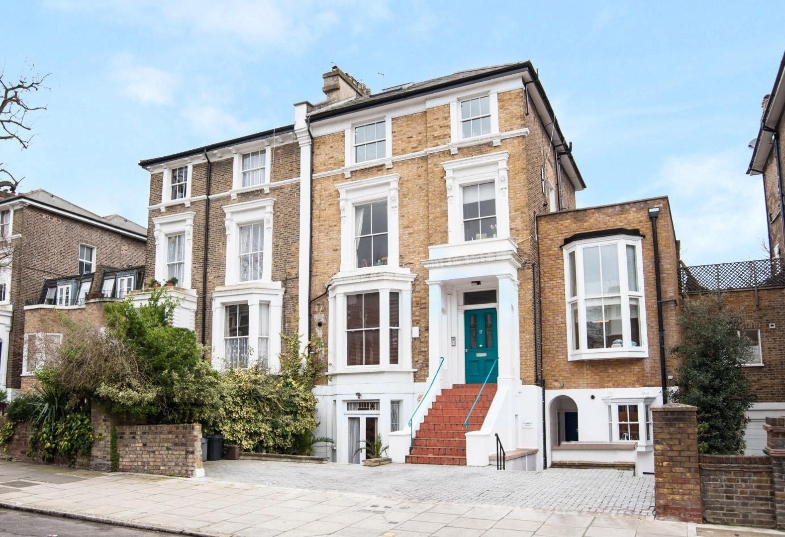 Flat Parkhill Road in Greater London