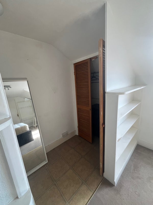 Room Percy Road in Greater London