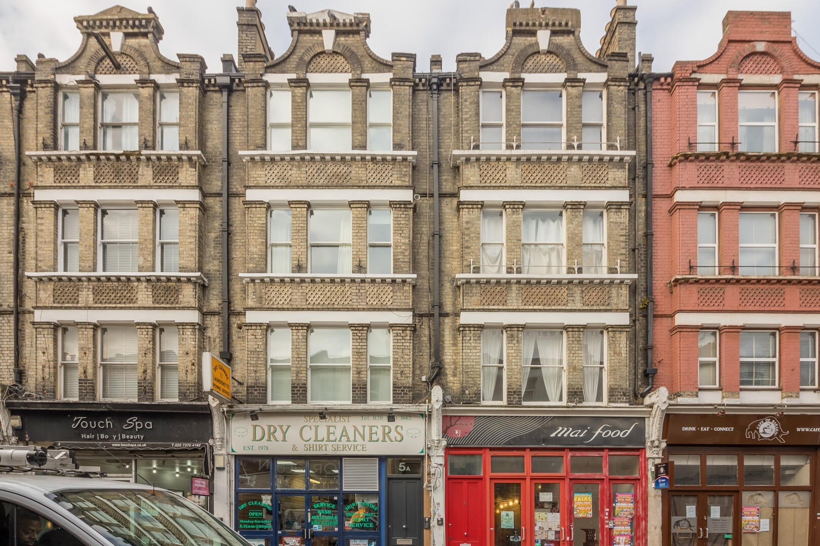 Flat Earl's Court Gardens in London
