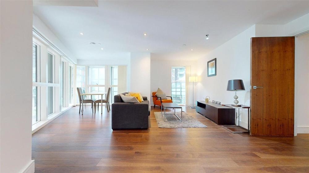 Flat Gloucester Avenue in Greater London