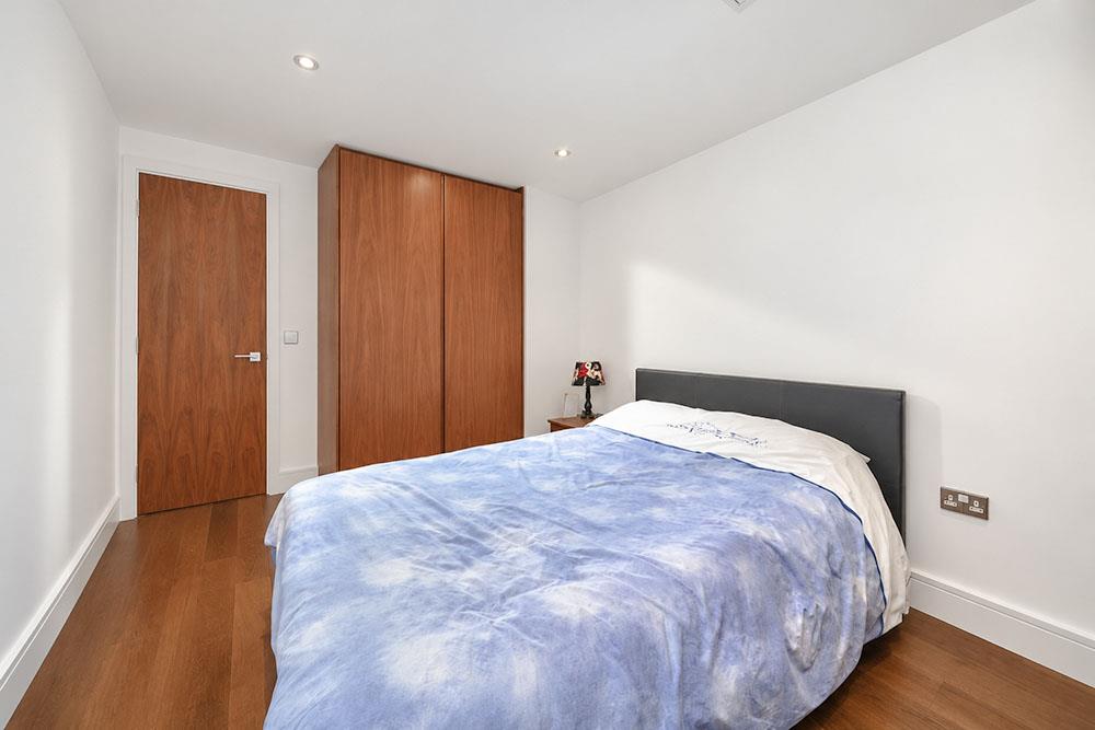 Flat Gloucester Avenue in Greater London
