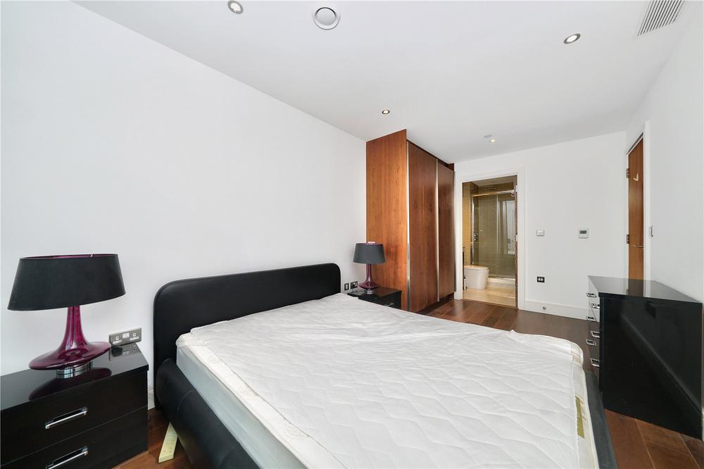 Flat Gloucester Avenue in Greater London