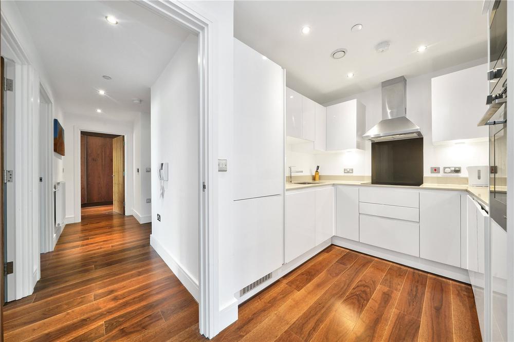 Flat Gloucester Avenue in Greater London