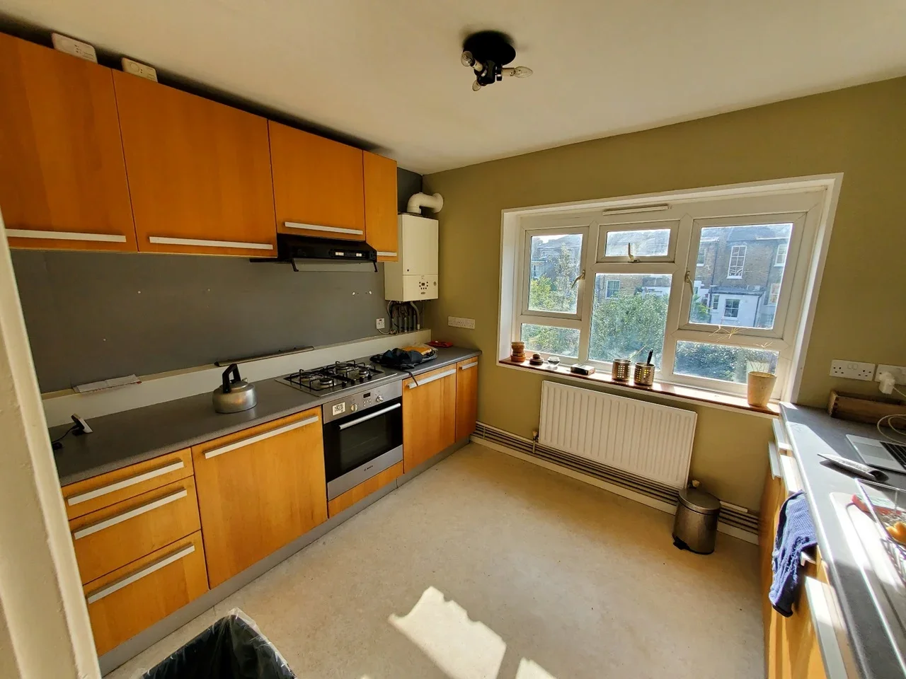 Flat Melrose Gardens in Greater London