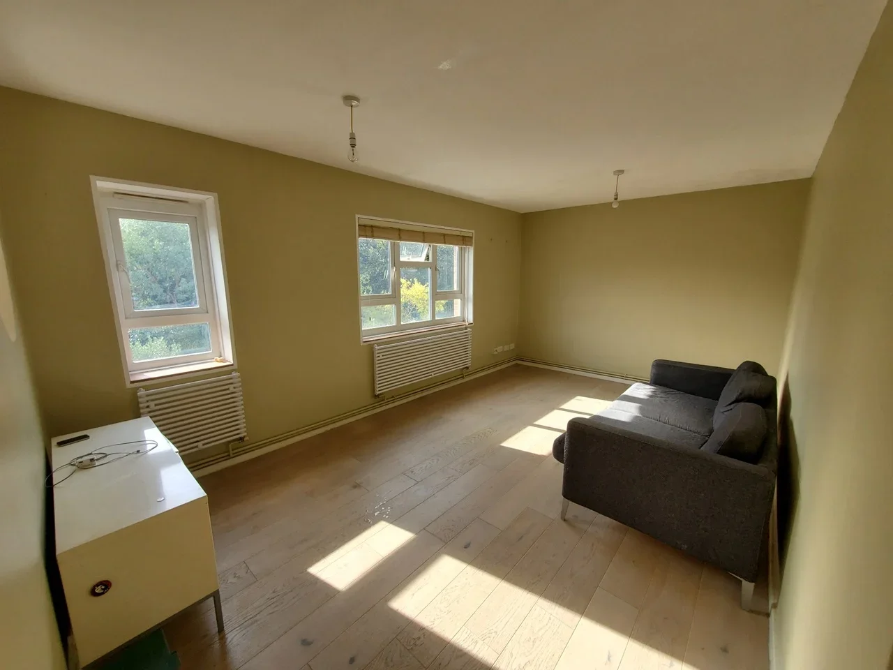 Flat Melrose Gardens in Greater London