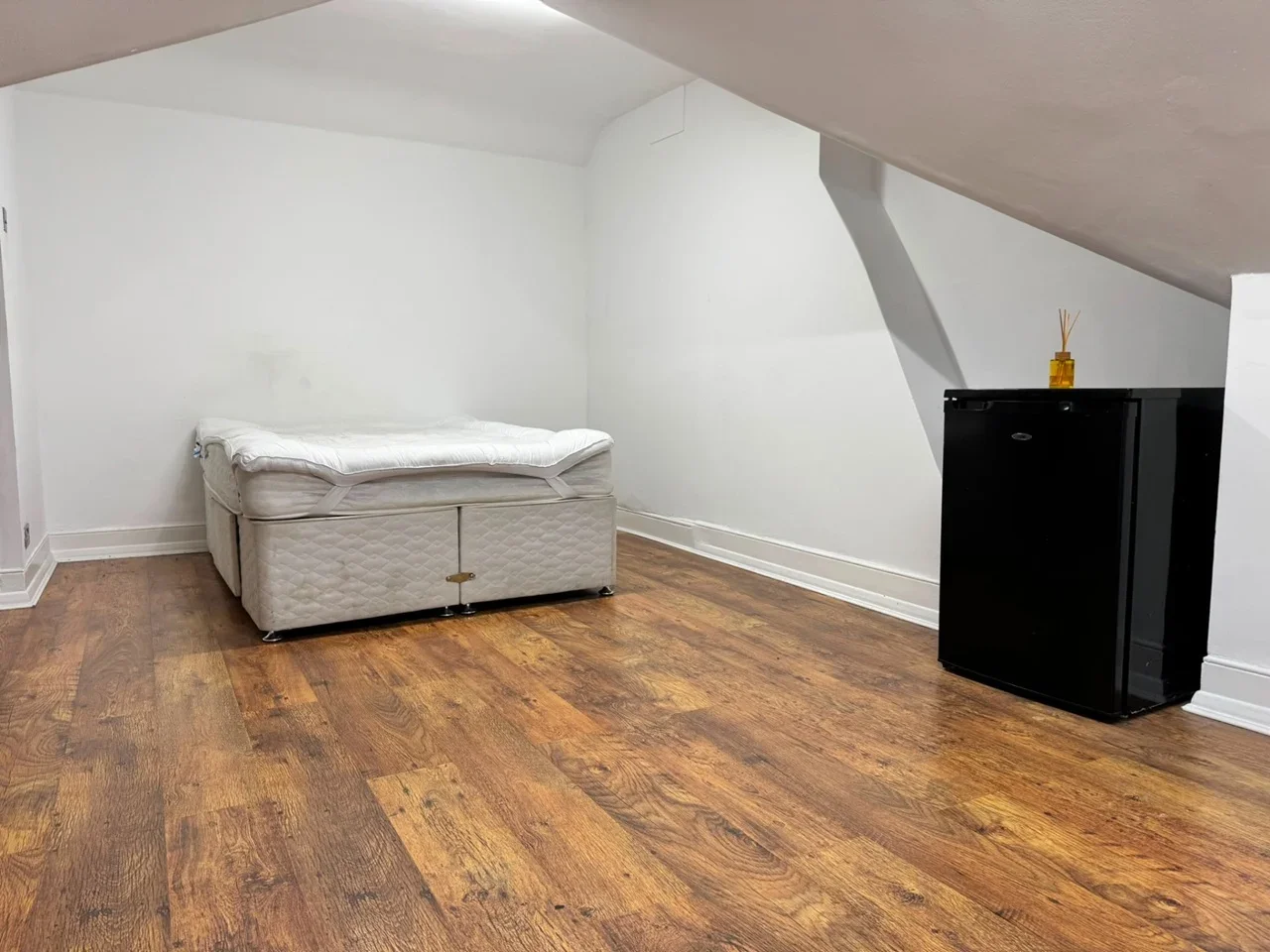 Room Bellingdon Road in Chesham