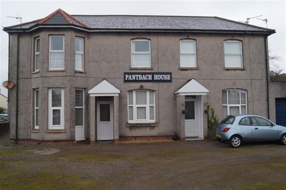 Flat Pantbach Road in Cardiff