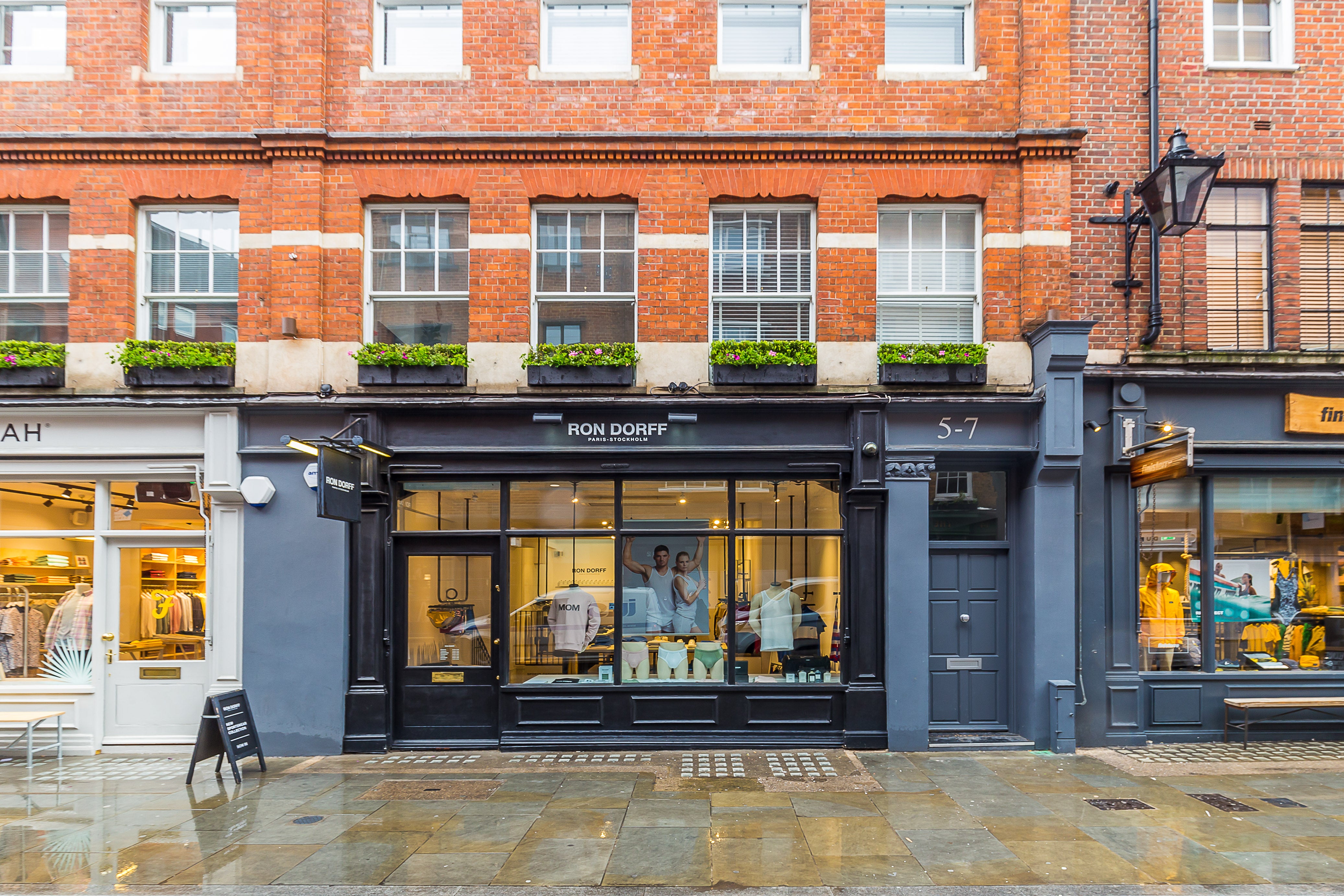 Flat Earlham Street in Greater London