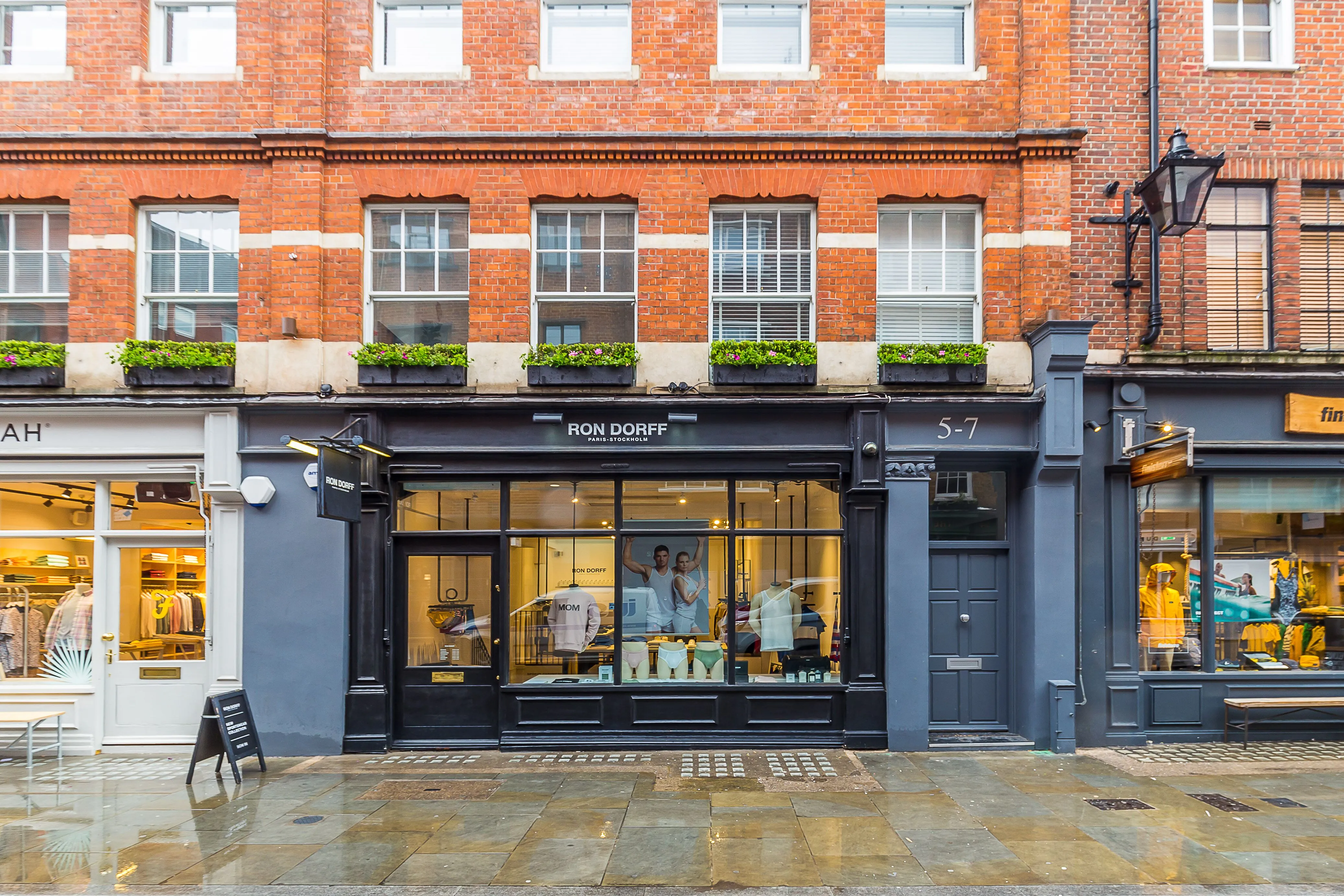 Flat Earlham Street in Greater London