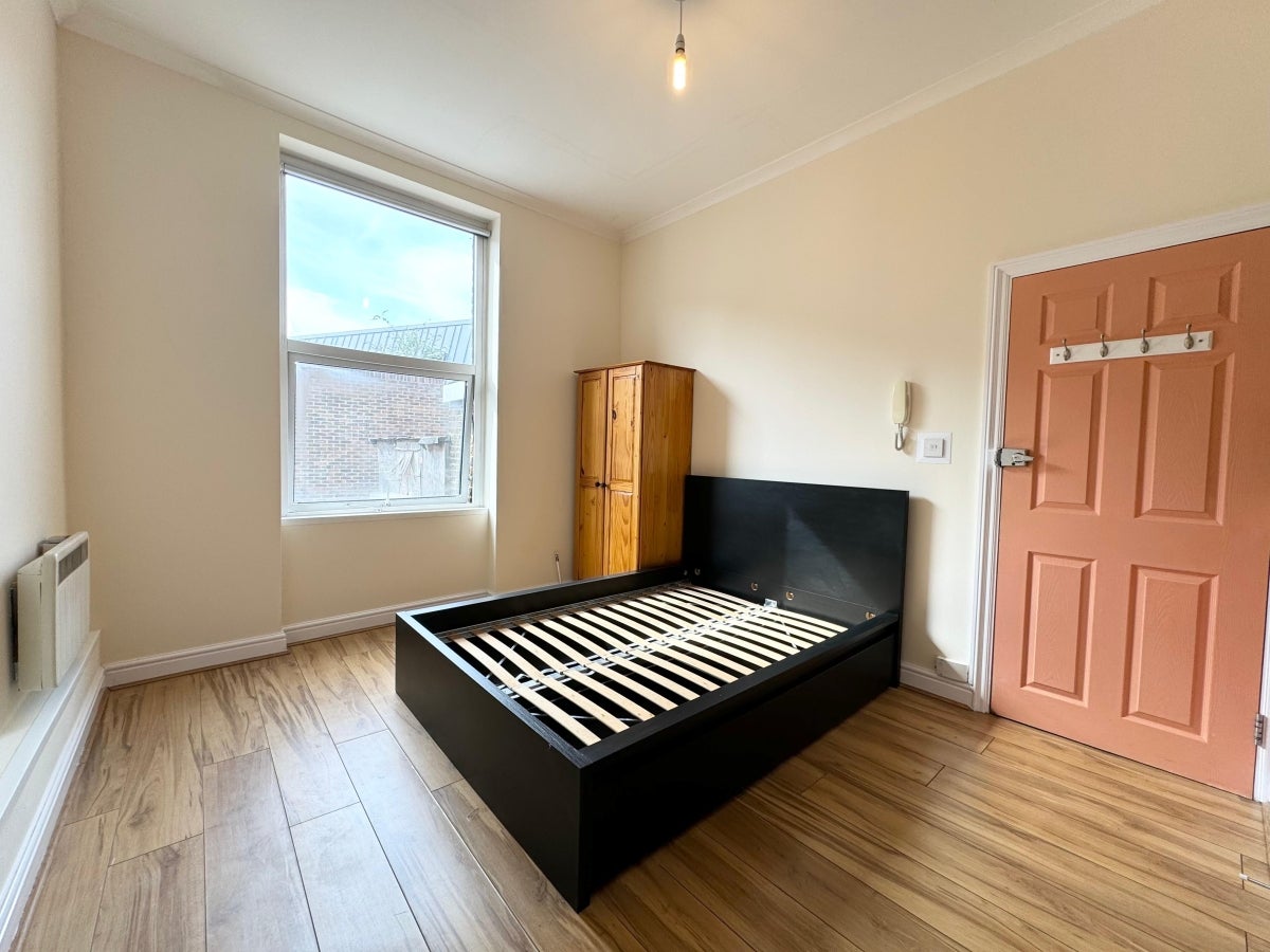 Flat Hornsey Road in Greater London