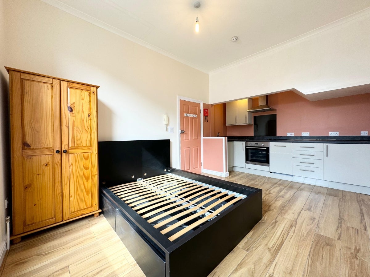 Flat Hornsey Road in Greater London